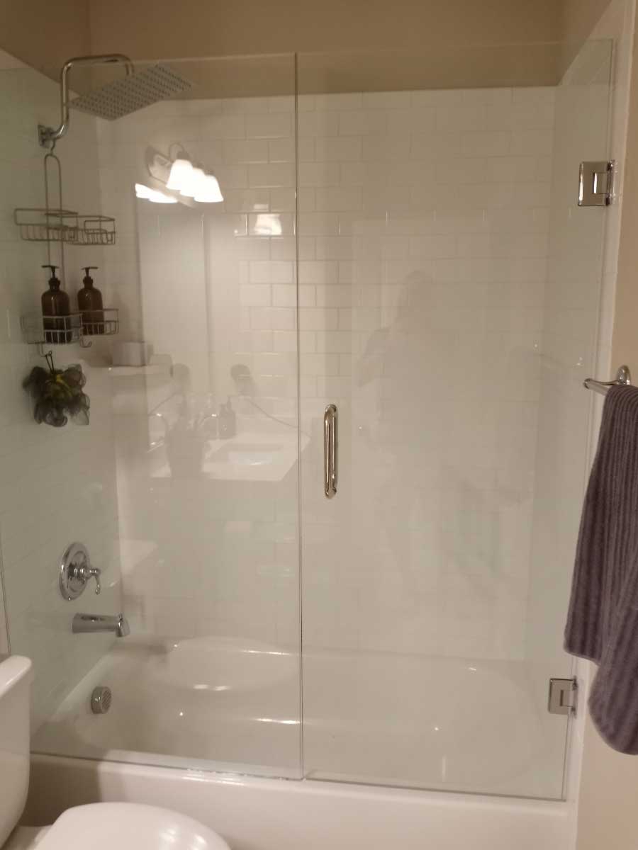 glass door and panel on bathtub- no shower curtain
